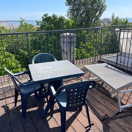 Reverso - Alloggi Con Solarium Vista Mare Caorle Exterior foto