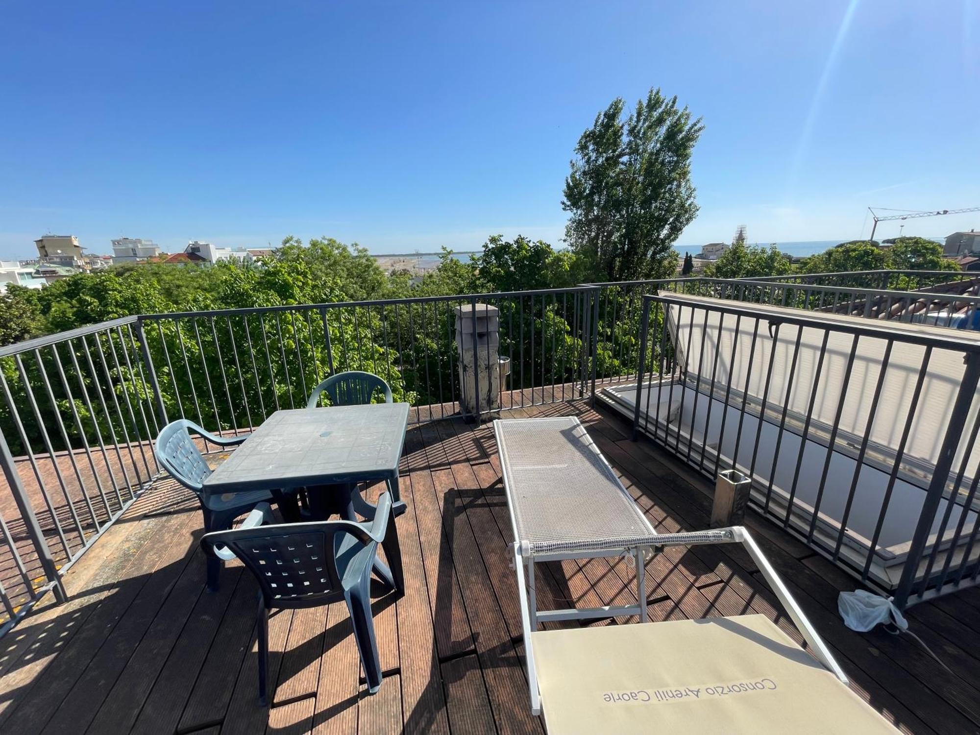 Reverso - Alloggi Con Solarium Vista Mare Caorle Exterior foto