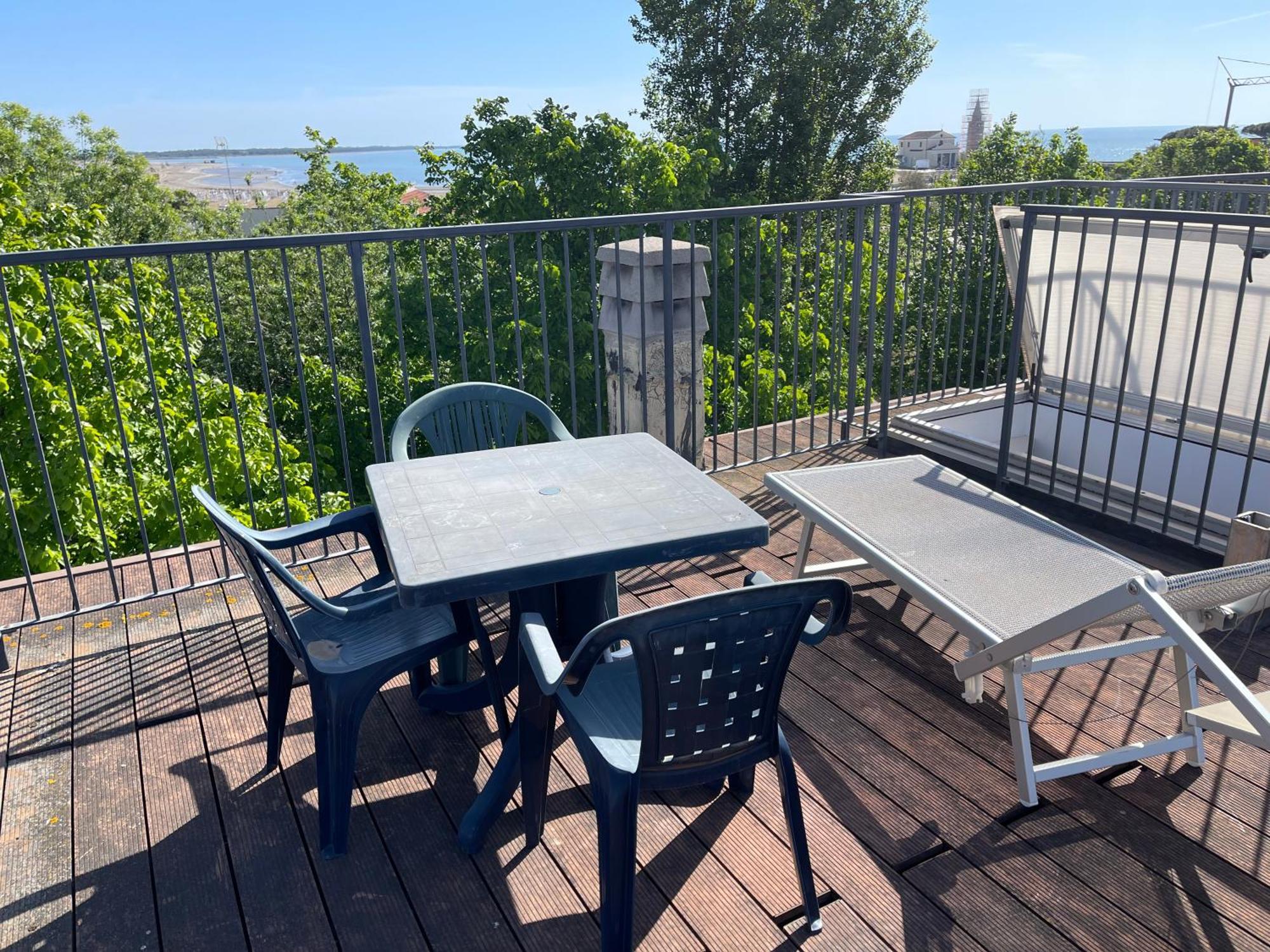 Reverso - Alloggi Con Solarium Vista Mare Caorle Exterior foto